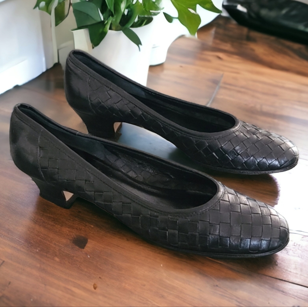 AMALFI RANGONI Italy VINTAGE Black Woven Leather Low Heels 8.5 N Pumps Basket